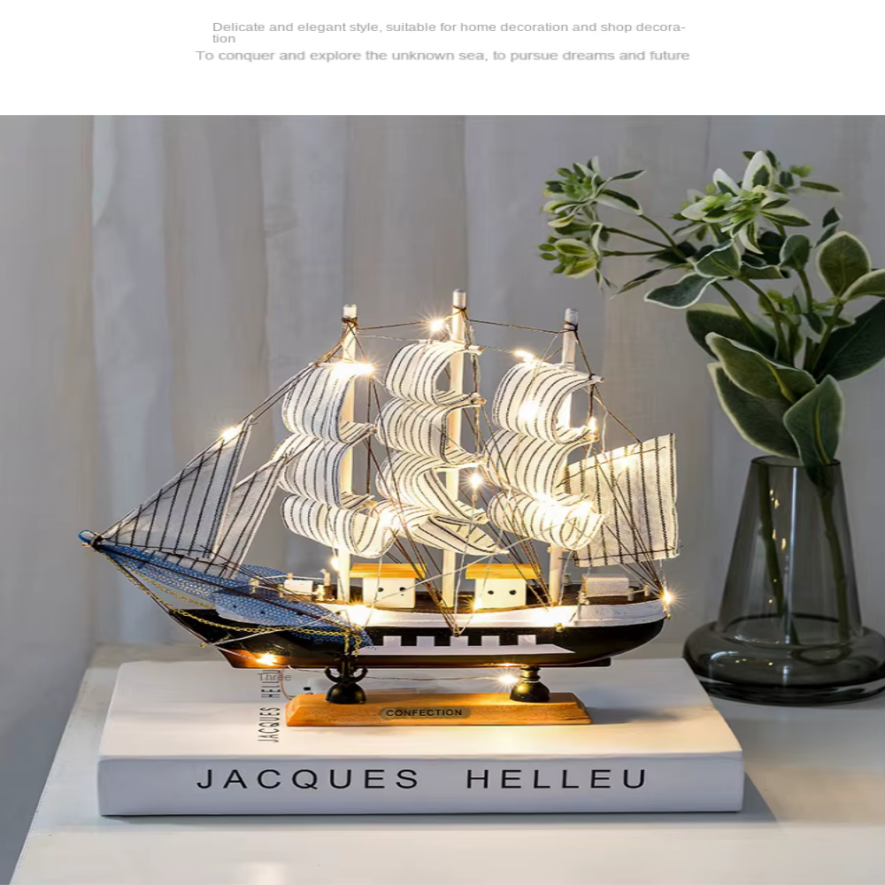 SailGlow – LED-Holzsegelschiff Skulptur für gemütliche Räume