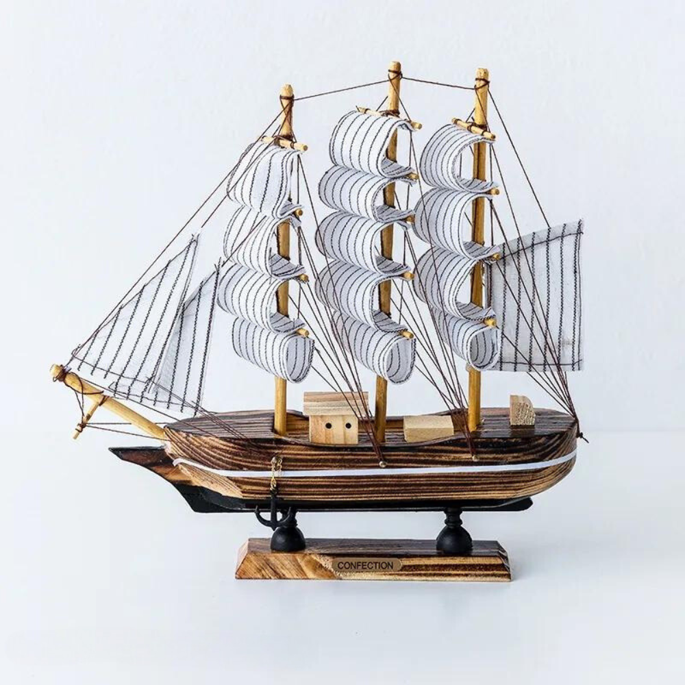 SailGlow – LED-Holzsegelschiff Skulptur für gemütliche Räume