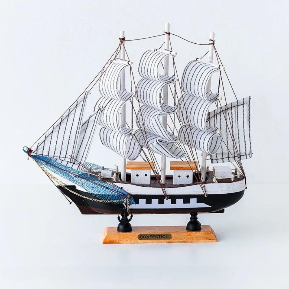 SailGlow – LED-Holzsegelschiff Skulptur für gemütliche Räume