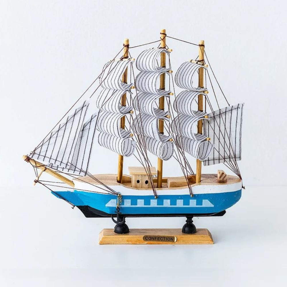 SailGlow – LED-Holzsegelschiff Skulptur für gemütliche Räume