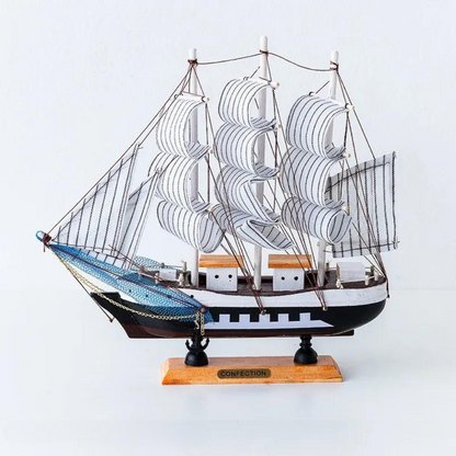 SailGlow – LED-Holzsegelschiff Skulptur für gemütliche Räume